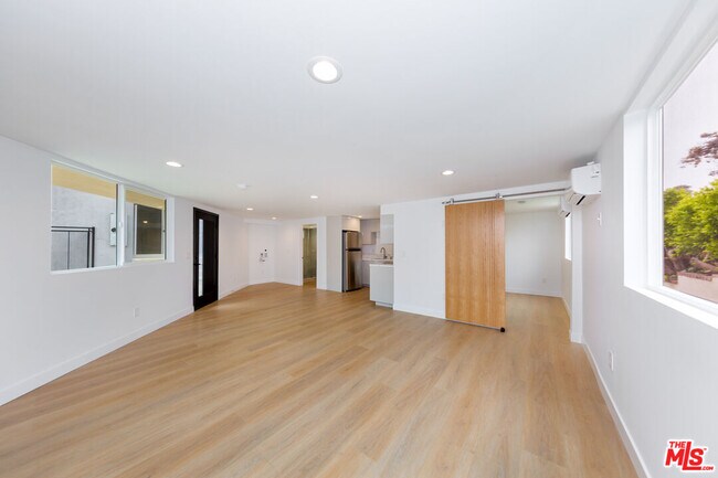 Foto del edificio - 2139 Kerwood Ave