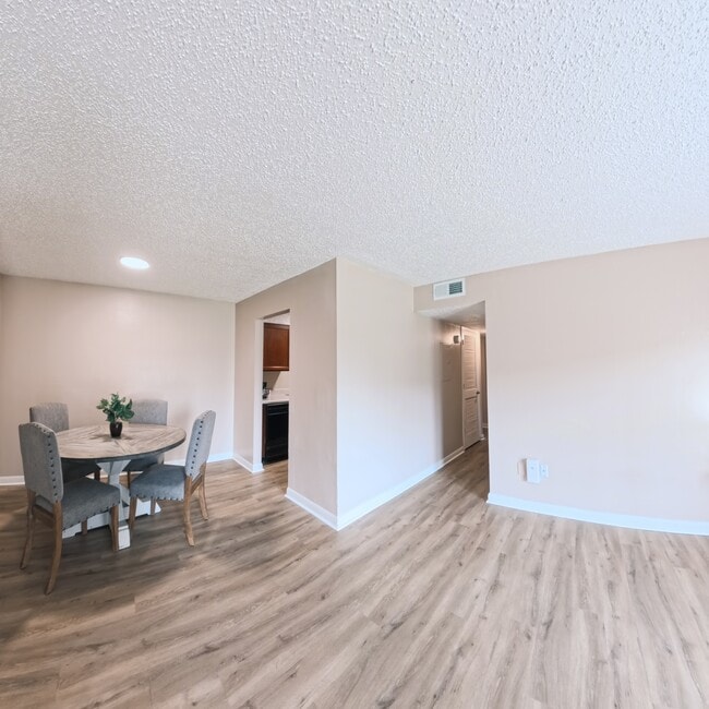 Foto del edificio - Summerwind Apartments