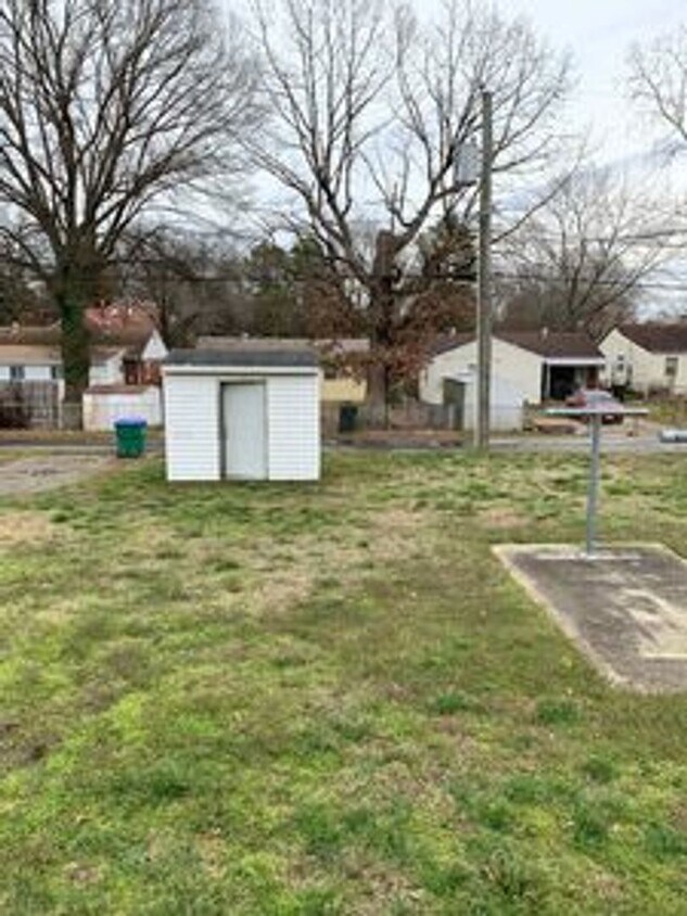 Foto principal - Cozy 3 bed 1 bath w Central HVAC