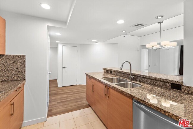Foto del edificio - 13650 Marina Pointe Dr
