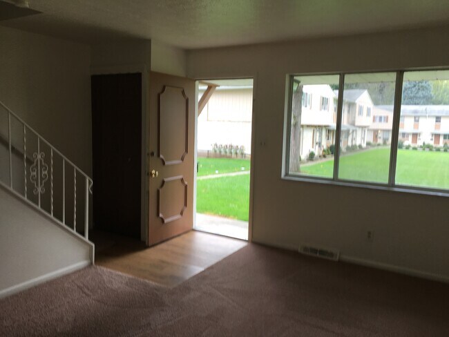 Building Photo - 678 Loomis Ave