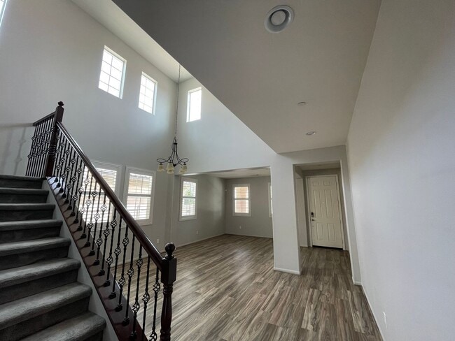 Building Photo - Spacious Chula Vista Home | 2 Car Garage | Pools, Gym & Tennis Courts