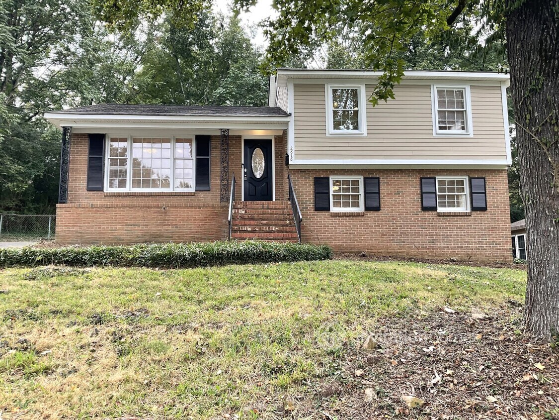 Primary Photo - 2818 Archdale Dr