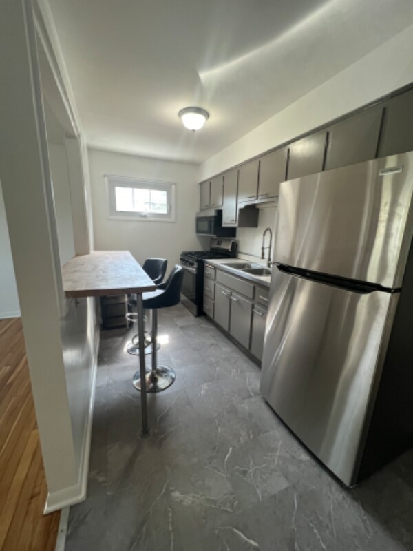 Primary Photo - 119 W Swain St