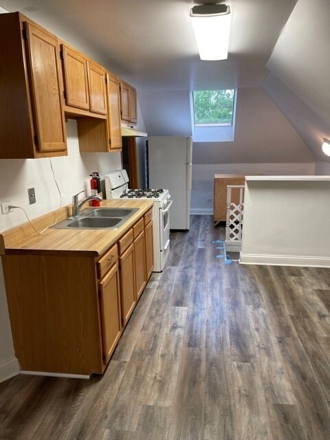 Building Photo - 4634 N Kennicott Ave