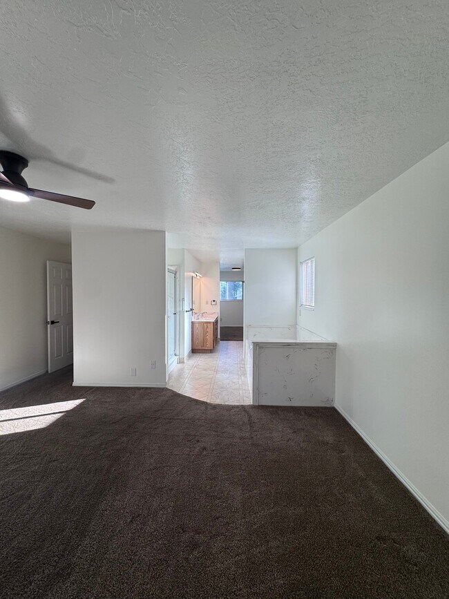 Building Photo - 580 N Allanwood Pl