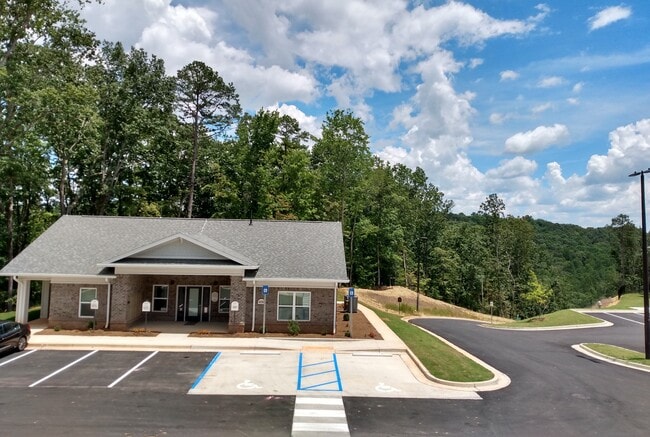 Building Photo - Peaks of Dahlonega