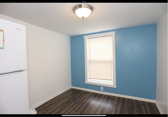 Building Photo - 2861 S Roena St