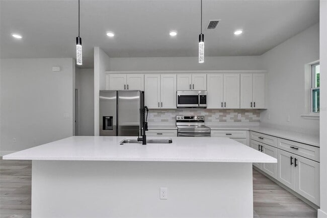 Building Photo - 7911 N Pocono Dr