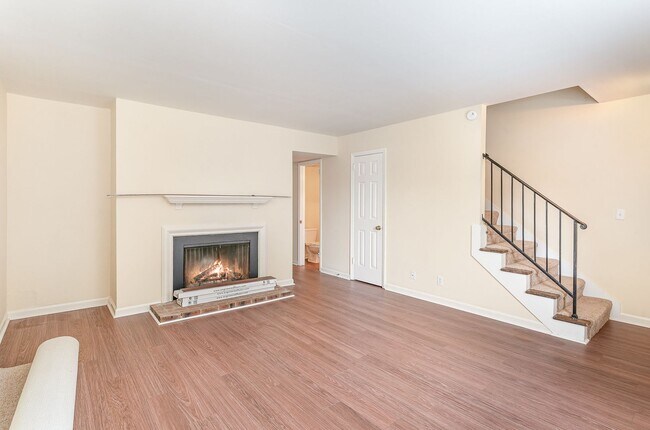 Foto del edificio - Desirable Brentwood Trace 2 Bedroom Townho...