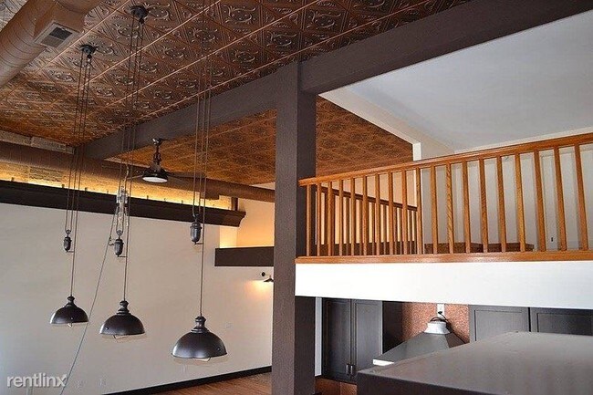 Foto del edificio - 246 E Main St