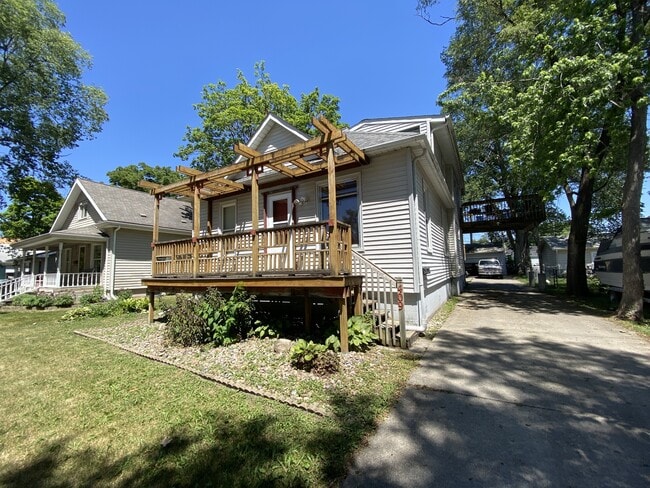 Building Photo - 409 2nd St