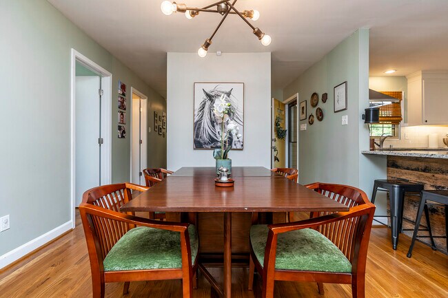 Foto del edificio - 844 Summerville Dr
