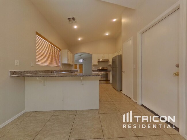 Foto del edificio - 24818 W Huntington Dr