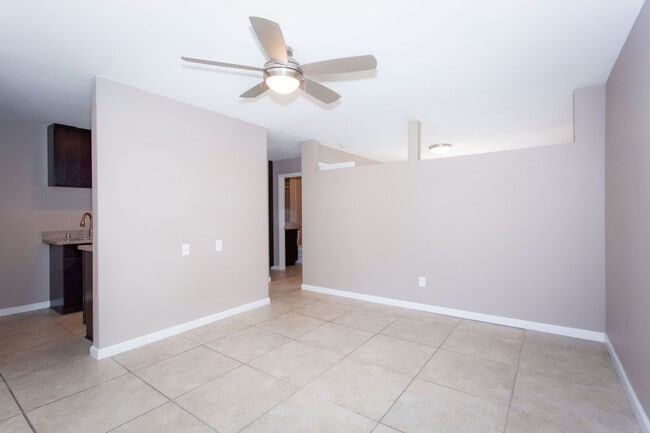 Foto del edificio - 8TH STREET APARTMENTS