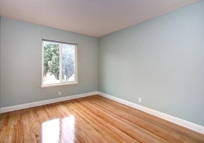 Foto del edificio - 5954 Sorrel Ave