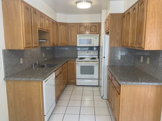 Building Photo - 3561 Farm Hill Blvd