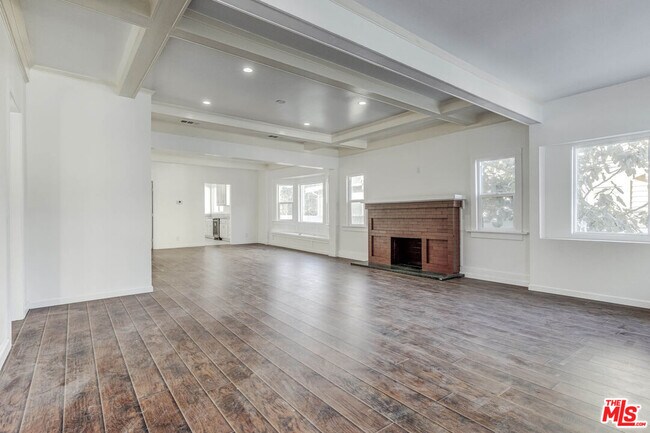 Building Photo - 2021 7th Ave
