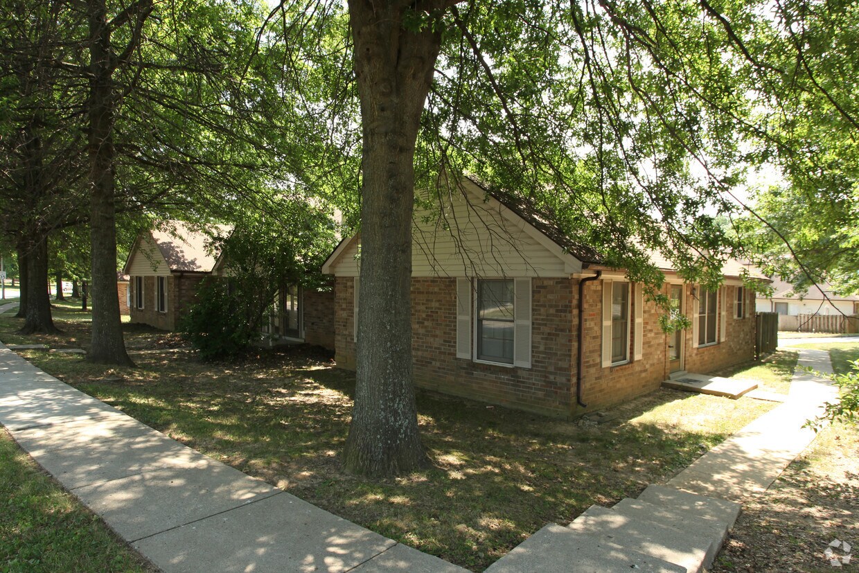 Building Photo - Squire Lake Townhomes