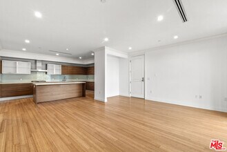 Building Photo - 1283 Havenhurst Dr
