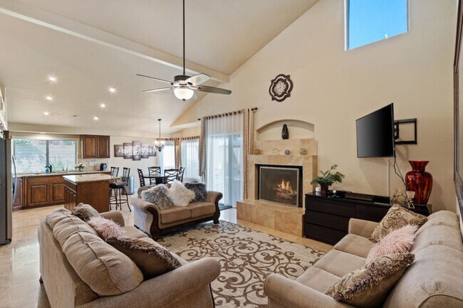 Building Photo - Stylish Home in Scottsdale|HeatedPool & Ho...