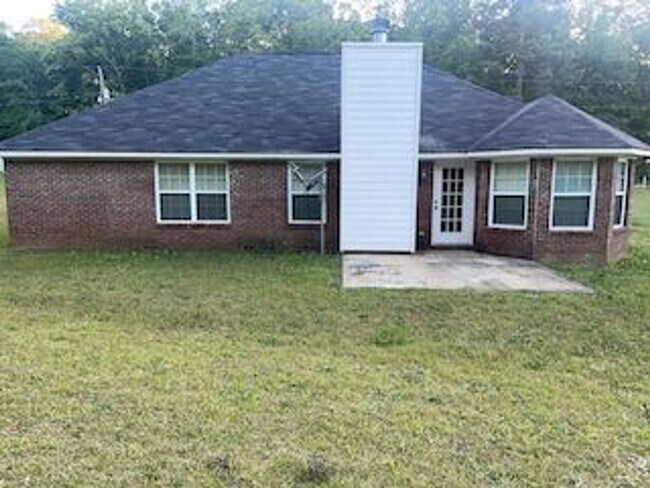 Building Photo - Like New 3 bedroom 2 bath with garage for ...