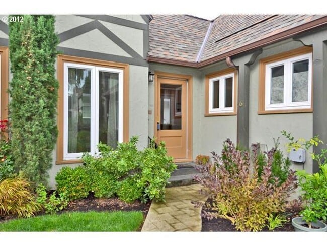 Photo - Darling Condo in heart of Hawthorne