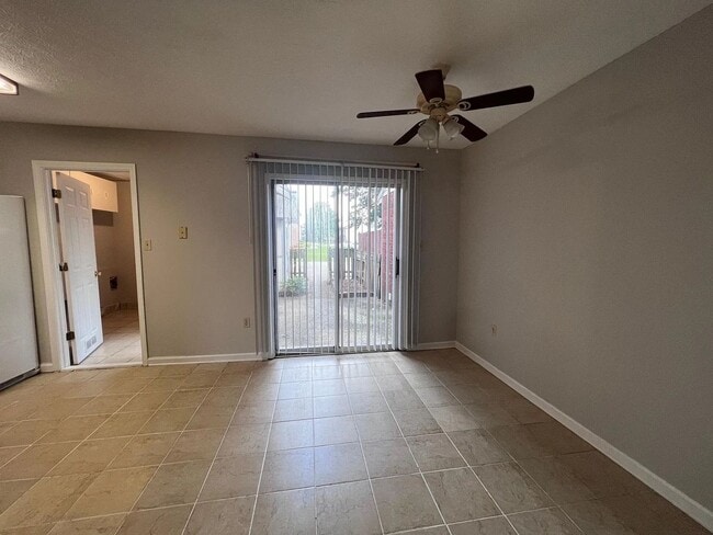 Building Photo - 122 Westwood Cir