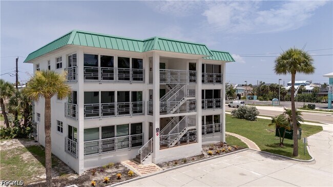 Foto del edificio - 6500 Estero Blvd