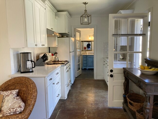 Foto del edificio - 5744 Calhoun Ave