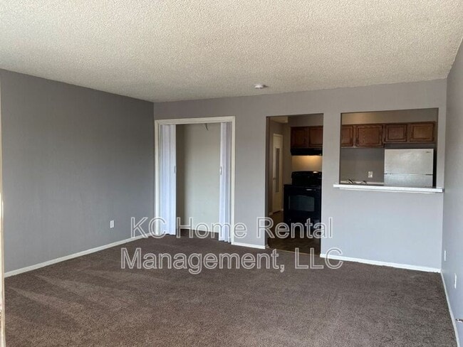 Foto del edificio - 561 N Somerset Terrace