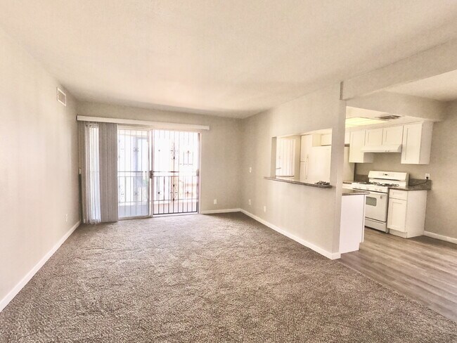 Building Photo - 3 BEDROOM CONDO | COMMUNITY POOLS + WALKING TRAILS | CENTRAL LAS VEGAS LOCATION