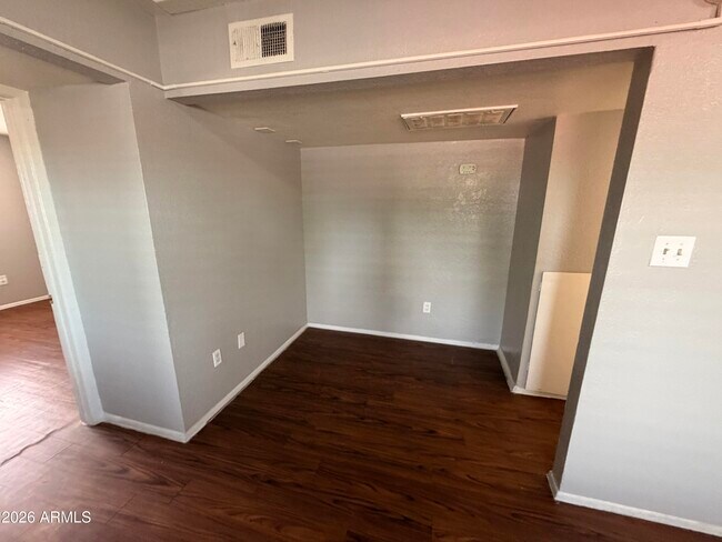 Foto del edificio - 6802 W Glendale Ave