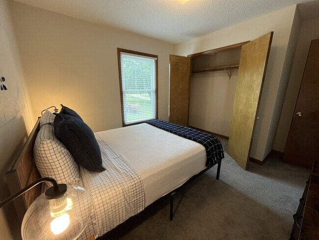 Foto del edificio - 49 Bay Springs Ct