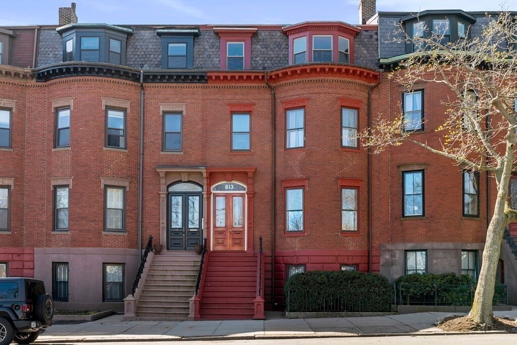 Primary Photo - 813 E Broadway