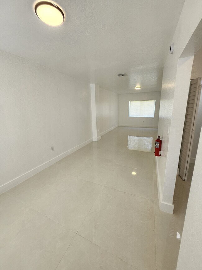 Foto del edificio - 450 NW 84th St