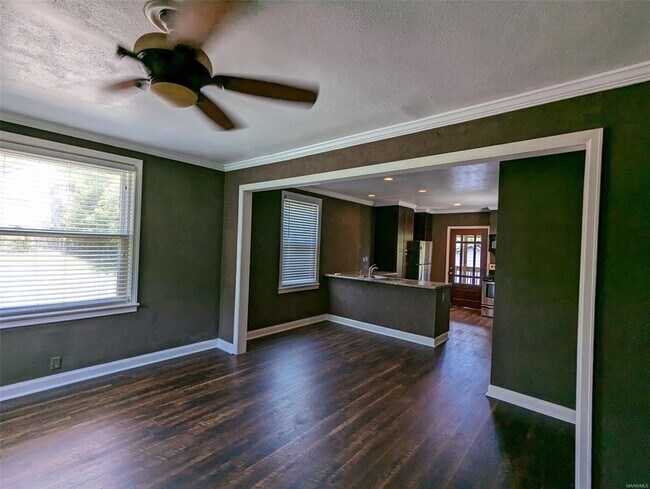 Building Photo - 101 Oak Forest Dr