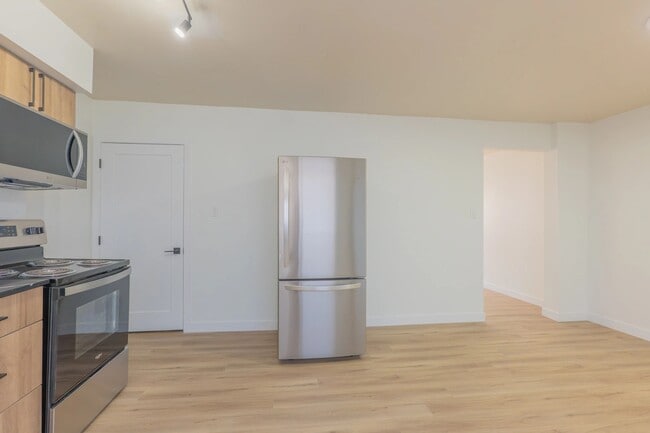 Building Photo - Delton Townhomes