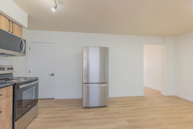 Building Photo - Delton Townhomes