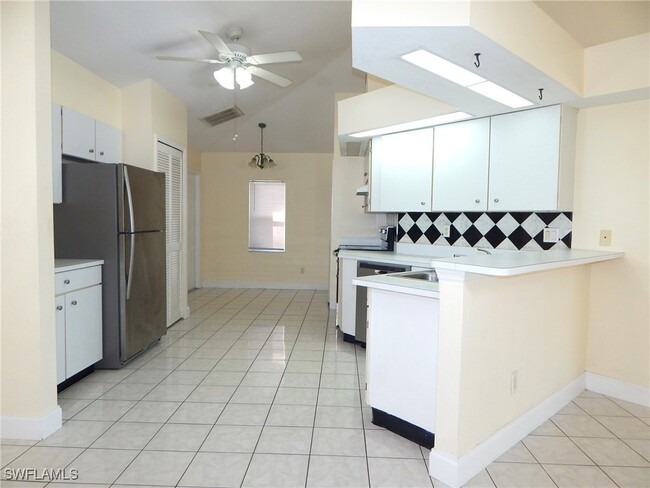 Building Photo - 424 SW 38th Pl