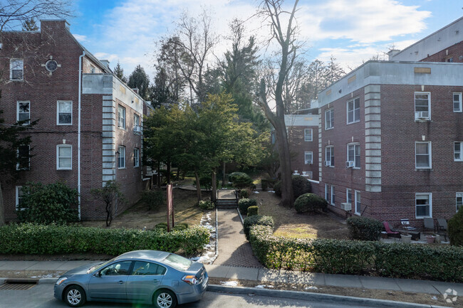 822 Palmer Rd - Sunnybrook Gardens Apartments