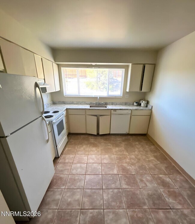 Building Photo - 3287 Gypsum Rd