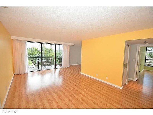 Foto del edificio - 5951 Wellesley Park Dr