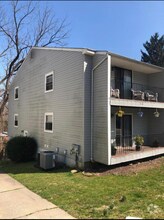 Building Photo - 519 Gia Cir