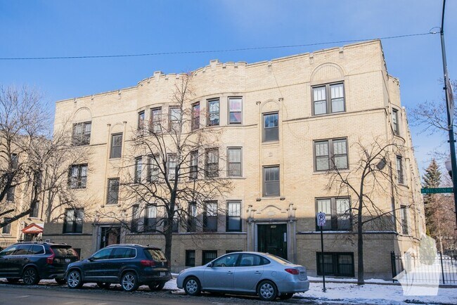 Building Photo - 1946 W Wilson Ave