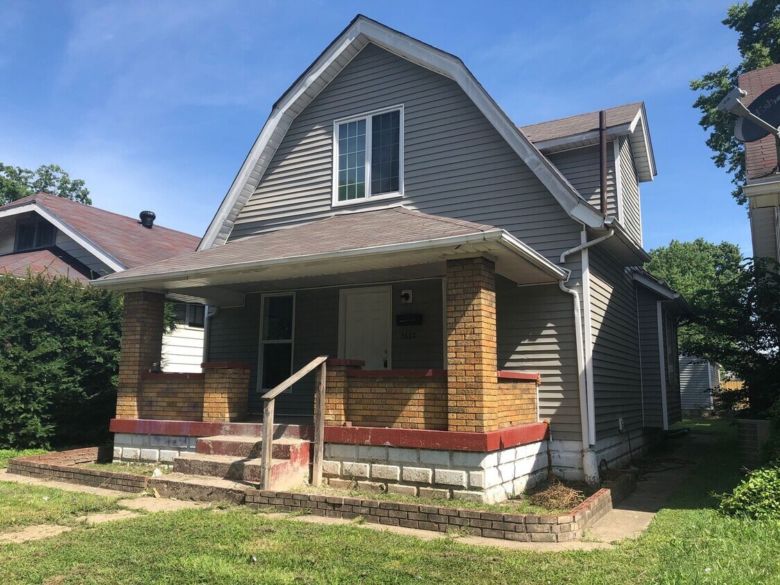 Primary Photo - West Side 3 bedroom 2 bath