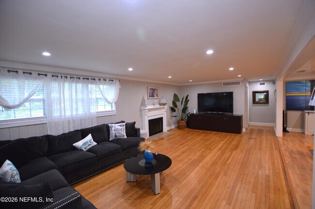 Foto del edificio - 7004 Hyde Grove Ave