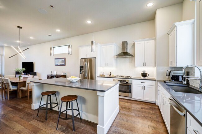 Foto del edificio - 5711 Larkin St