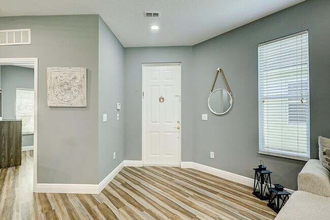 Building Photo - 10015 SW Stonegate Dr