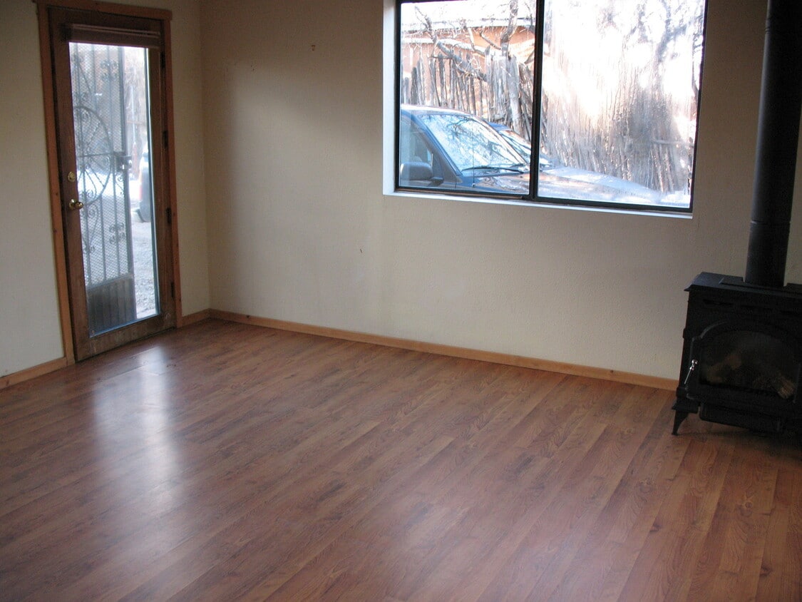 Building Photo - 714